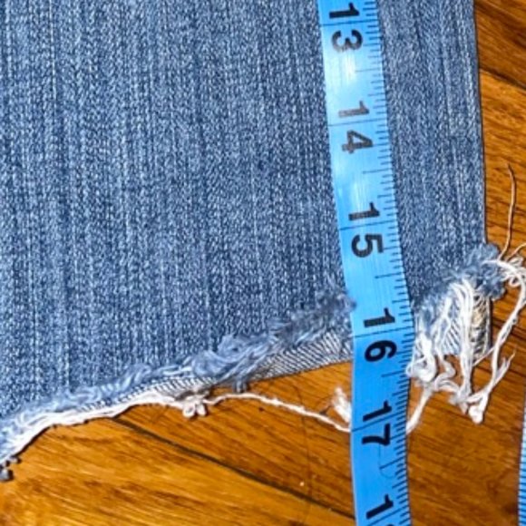 LAST CHANCE - Abercrombie & Fitch Jean Shorts size 2 - Picture 7 of 7